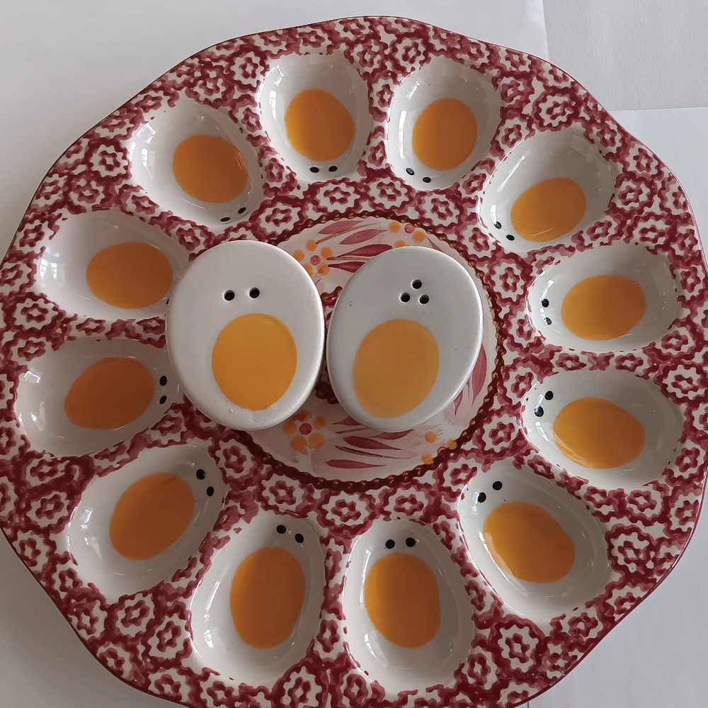10" Deviled egg serving dish w/ S & P shakers